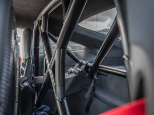 Arceau de sécurité en métal – PORSCHE – 911 992 GT3 – 2021 – Noir Intense métallisé – 510 ch – Flat 6 Atmo – 15 900 km – Transmission : Sequentielle – Origine France – Privaty Cars – Spécialiste indépendant Porsche, Ferrari et McLaren en Charente-Maritime