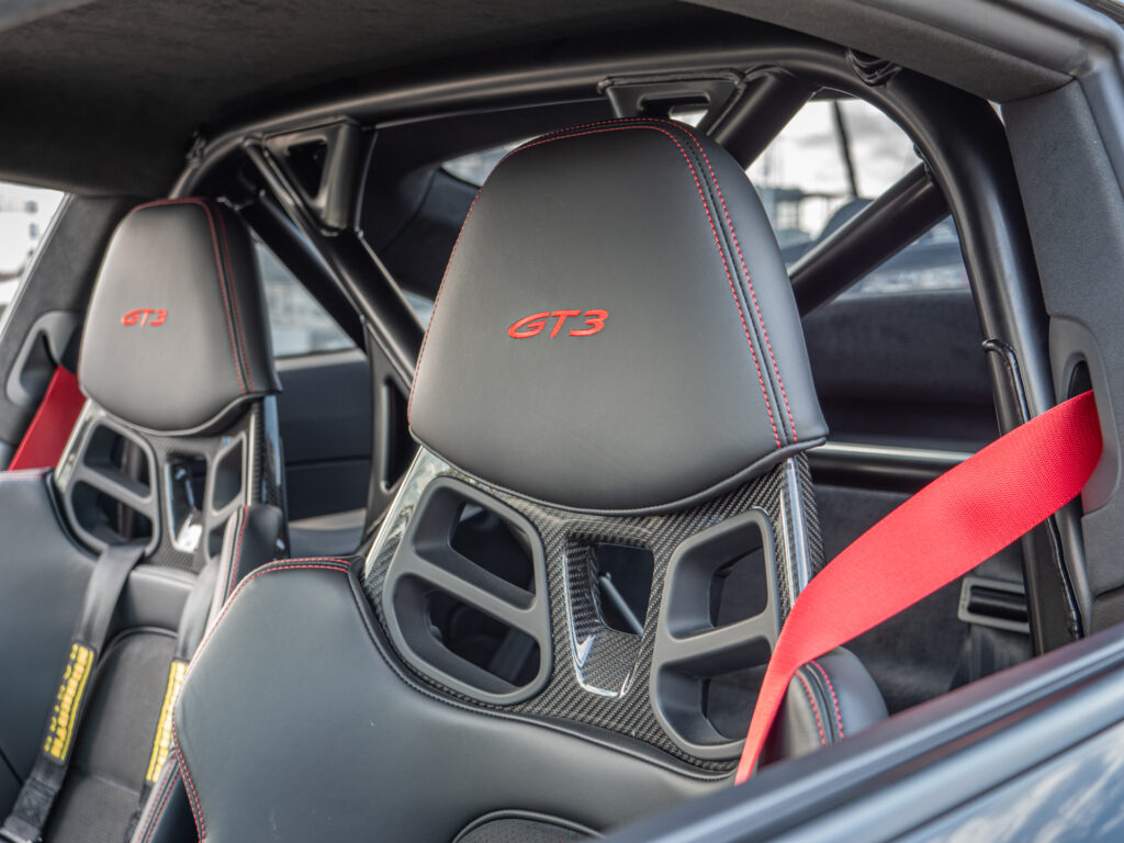 Sièges baquets en carbone – PORSCHE – 911 992 GT3 – 2021 – Noir Intense métallisé – 510 ch – Flat 6 Atmo – 15 900 km – Transmission : Sequentielle – Origine France – Privaty Cars – Rachat immédiat de véhicules de prestige en Nouvelle-Aquitaine