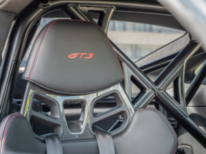 Sièges baquets en carbone – PORSCHE – 911 992 GT3 – 2021 – Noir Intense métallisé – 510 ch – Flat 6 Atmo – 15 900 km – Transmission : Sequentielle – Origine France – Privaty Cars – Spécialiste indépendant Porsche, Ferrari et McLaren près de Niort