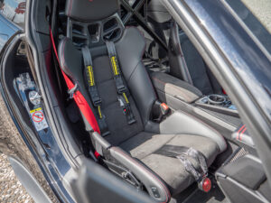 Sièges baquets avec harnais de sécurité – PORSCHE – 911 992 GT3 – 2021 – Noir Intense métallisé – 510 ch – Flat 6 Atmo – 15 900 km – Transmission : Sequentielle – Origine France – Privaty Cars – Achat et vente de voitures de sport d’occasion près de Poitiers