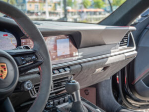 Tableau de bord – PORSCHE – 911 992 GT3 – 2021 – Noir Intense métallisé – 510 ch – Flat 6 Atmo – 15 900 km – Transmission : Sequentielle – Origine France – Privaty Cars – Achat et vente de supercars d’occasion près de Poitiers