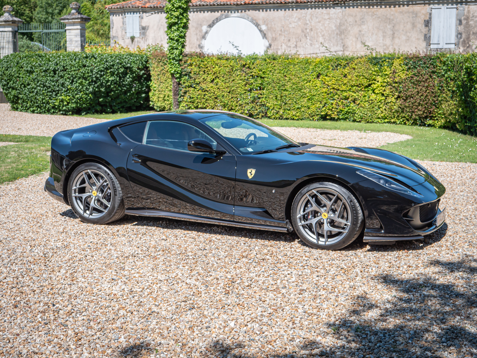 À vendre – FERRARI – 812 Superfast – 2018 – Nero DS 1250 – 29 900 km – 800 ch – V12 – Transmission : Sequentielle – Vue principale – Origine Allemagne – Privaty Cars – Conciergerie automobile pour véhicules de sport en Nouvelle-Aquitaine