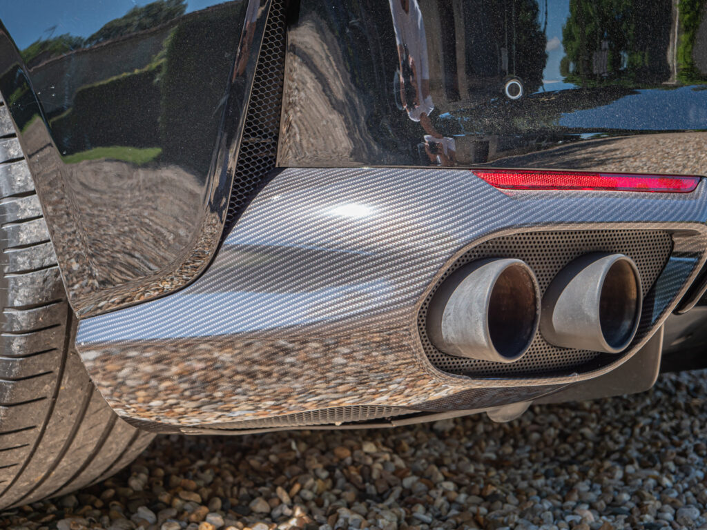 Sortie d'échappement en acier inoxydable – FERRARI – 812 Superfast – 2018 – Nero DS 1250 – 800 ch – V12 – 29 900 km – Transmission : Sequentielle – Origine Allemagne – Privaty Cars – Expert des modèles FERRARI près de Poitiers