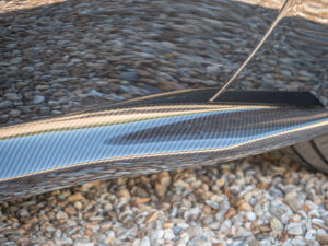 Bas de caisse en carbone – FERRARI – 812 Superfast – 2018 – Nero DS 1250 – 800 ch – V12 – 29 900 km – Transmission : Sequentielle – Origine Allemagne – Privaty Cars – Négoce de véhicules GT et sportives d’exception en Charente-Maritime