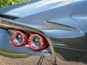 Feux arrière ronds avec éclairage LED – FERRARI – 812 Superfast – 2018 – Nero DS 1250 – 800 ch – V12 – 29 900 km – Transmission : Sequentielle – Origine Allemagne – Privaty Cars – Mandat de vente pour automobiles de luxe à La Rochelle