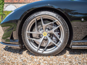 Jantes – FERRARI – 812 Superfast – 2018 – Nero DS 1250 – 800 ch – V12 – 29 900 km – Transmission : Sequentielle – Origine Allemagne – Privaty Cars – Showroom de voitures de sport haut de gamme près de Niort