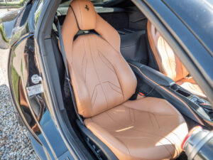 Sièges baquets en cuir – FERRARI – 812 Superfast – 2018 – Nero DS 1250 – 800 ch – V12 – 29 900 km – Transmission : Sequentielle – Origine Allemagne – Privaty Cars – Vente de voitures de prestige d’occasion en Nouvelle-Aquitaine