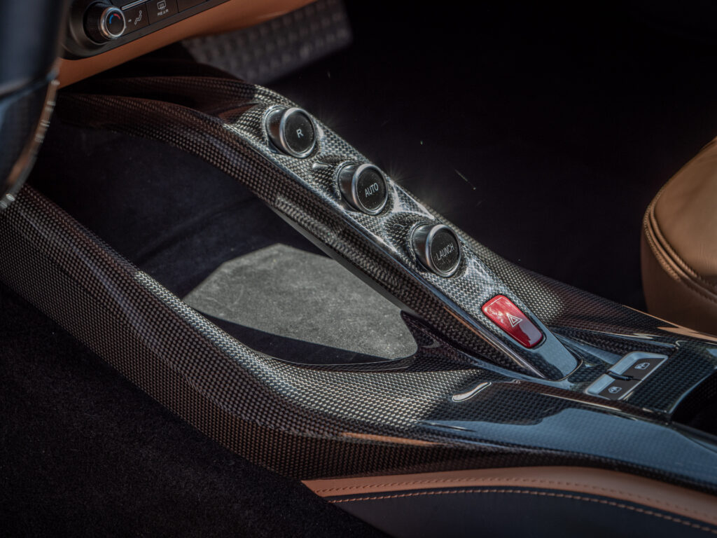 Console centrale en carbone – FERRARI – 812 Superfast – 2018 – Nero DS 1250 – 800 ch – V12 – 29 900 km – Transmission : Sequentielle – Origine Allemagne – Privaty Cars – Achat et vente de véhicules FERRARI d’occasion près de Niort