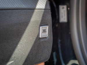 Système audio avec haut-parleur JBL – FERRARI – 812 Superfast – 2018 – Nero DS 1250 – 800 ch – V12 – 29 900 km – Transmission : Sequentielle – Origine Allemagne – Privaty Cars – Courtage automobile FERRARI à 2 heures de Paris en TGV