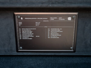 Plaque signalétique – FERRARI – 812 Superfast – 2018 – Nero DS 1250 – 800 ch – V12 – 29 900 km – Transmission : Sequentielle – Origine Allemagne – Privaty Cars – Achat et vente de véhicules FERRARI d’occasion en Nouvelle-Aquitaine