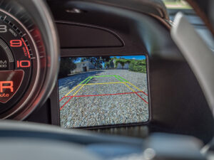 Écran de caméra de recul – FERRARI – 812 Superfast – 2018 – Nero DS 1250 – 800 ch – V12 – 29 900 km – Transmission : Sequentielle – Origine Allemagne – Privaty Cars – Expert des modèles FERRARI entre Bordeaux et Nantes