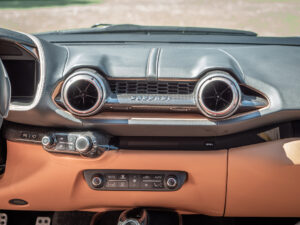 Tableau de bord – FERRARI – 812 Superfast – 2018 – Nero DS 1250 – 800 ch – V12 – 29 900 km – Transmission : Sequentielle – Origine Allemagne – Privaty Cars – Rachat de Porsche et Ferrari d’occasion en Nouvelle-Aquitaine