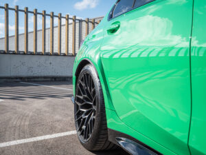 Jante alliage noir avec design complexe – BMW – BMW M3 CS – 2023 – Signal Green – 550 ch – 6 cyl Bi-Turbo – 2 500 km – Transmission : Sequentielle – Origine France – Privaty Cars – Expertise et vente de modèles Super Sport en Nouvelle-Aquitaine