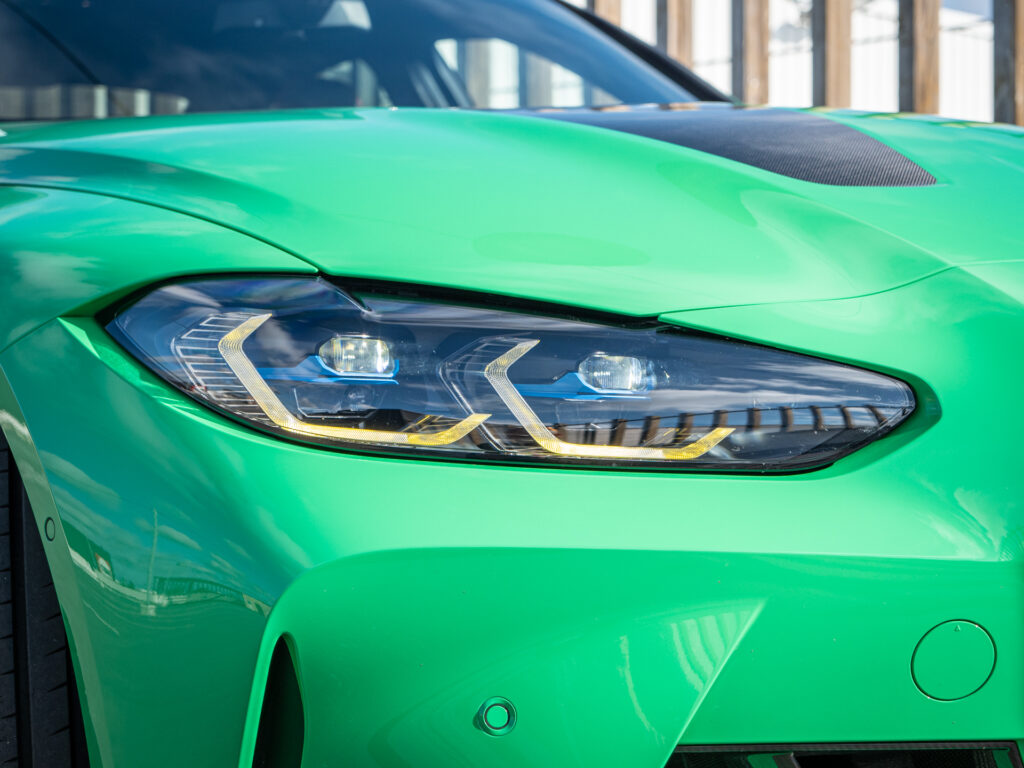 Phares LED avec signature lumineuse – BMW – BMW M3 CS – 2023 – Signal Green – 550 ch – 6 cyl Bi-Turbo – 2 500 km – Transmission : Sequentielle – Origine France – Privaty Cars – Recherche de supercars hors marché près de Poitiers