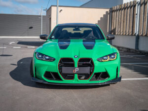Vue avant avec calandre agressive – BMW – BMW M3 CS – 2023 – Signal Green – 550 ch – 6 cyl Bi-Turbo – 2 500 km – Transmission : Sequentielle – Origine France – Privaty Cars – Spécialiste BMW d’occasion près de Poitiers