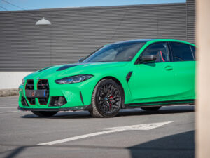 Vue avant avec calandre distinctive – BMW – BMW M3 CS – 2023 – Signal Green – 550 ch – 6 cyl Bi-Turbo – 2 500 km – Transmission : Sequentielle – Origine France – Privaty Cars – Expertise et vente de modèles Super Sport en Charente-Maritime