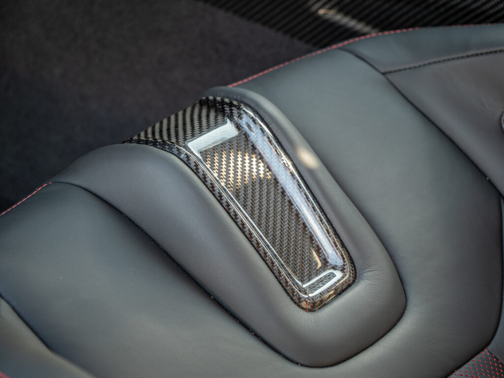 Sièges baquets en cuir avec carbone – BMW – BMW M3 CS – 2023 – Signal Green – 550 ch – 6 cyl Bi-Turbo – 2 500 km – Transmission : Sequentielle – Origine France – Privaty Cars – Rachat cash de voitures BMW proche de Nantes