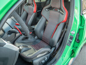 Sièges baquets en cuir – BMW – BMW M3 CS – 2023 – Signal Green – 550 ch – 6 cyl Bi-Turbo – 2 500 km – Transmission : Sequentielle – Origine France – Privaty Cars – Recherche de supercars hors marché proche de Bordeaux