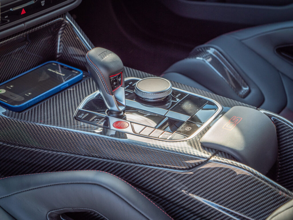 Console centrale avec levier de vitesses – BMW – BMW M3 CS – 2023 – Signal Green – 550 ch – 6 cyl Bi-Turbo – 2 500 km – Transmission : Sequentielle – Origine France – Privaty Cars – Reprise de voitures de sport et collection à 2 heures de Paris en TGV