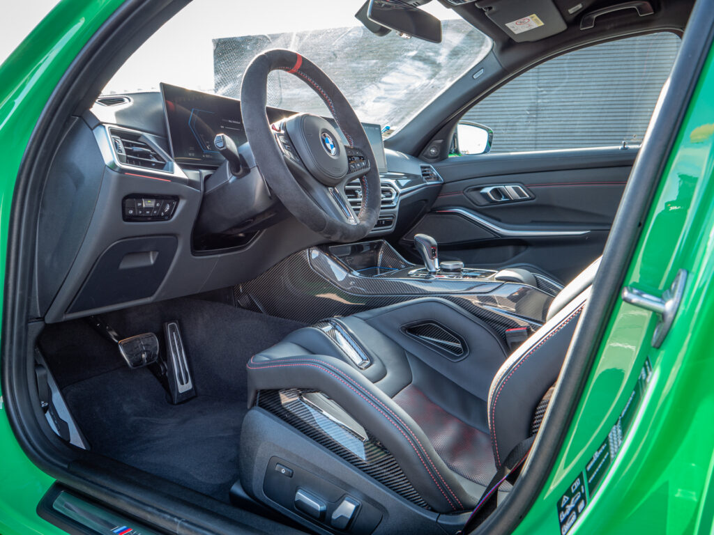Sièges baquets en cuir – BMW – BMW M3 CS – 2023 – Signal Green – 550 ch – 6 cyl Bi-Turbo – 2 500 km – Transmission : Sequentielle – Origine France – Privaty Cars – Vente de voitures de prestige d’occasion dans l’Ouest de la France