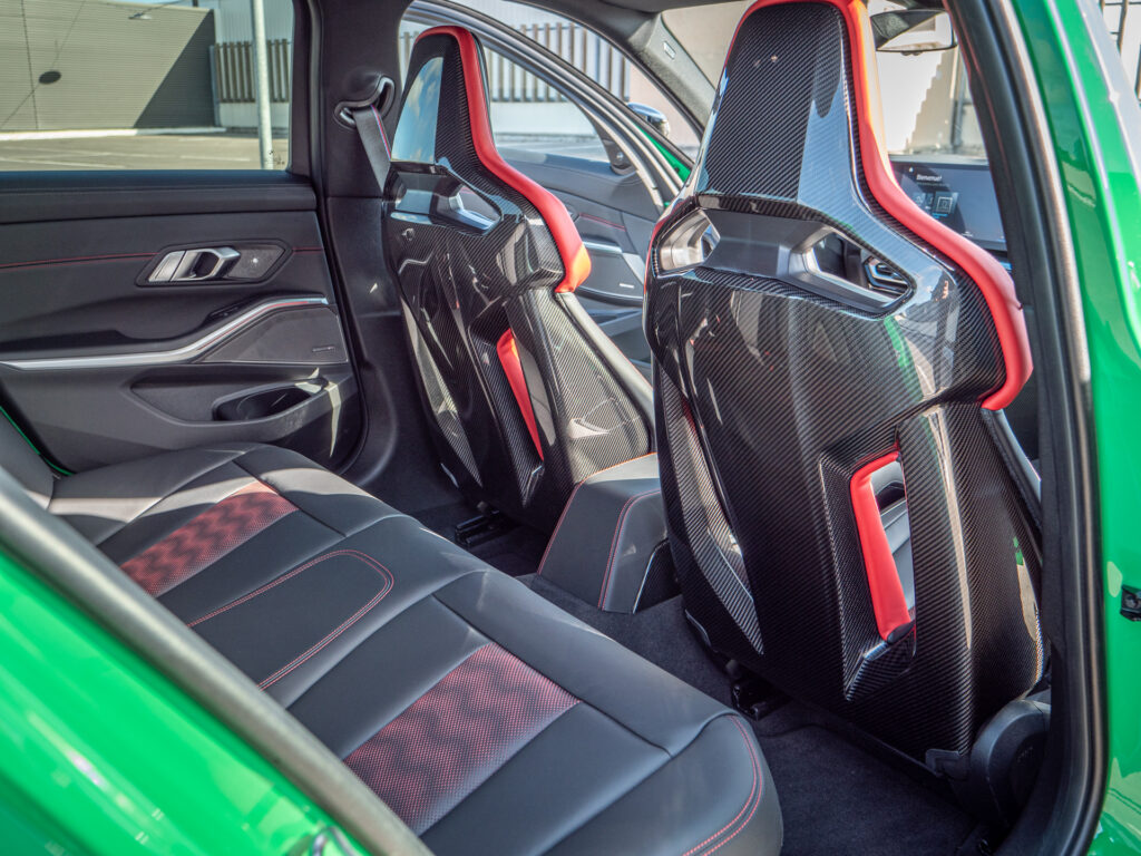 Sièges arrière en carbone et cuir – BMW – BMW M3 CS – 2023 – Signal Green – 550 ch – 6 cyl Bi-Turbo – 2 500 km – Transmission : Sequentielle – Origine France – Privaty Cars – Reprise de voitures de sport et collection proche de Nantes