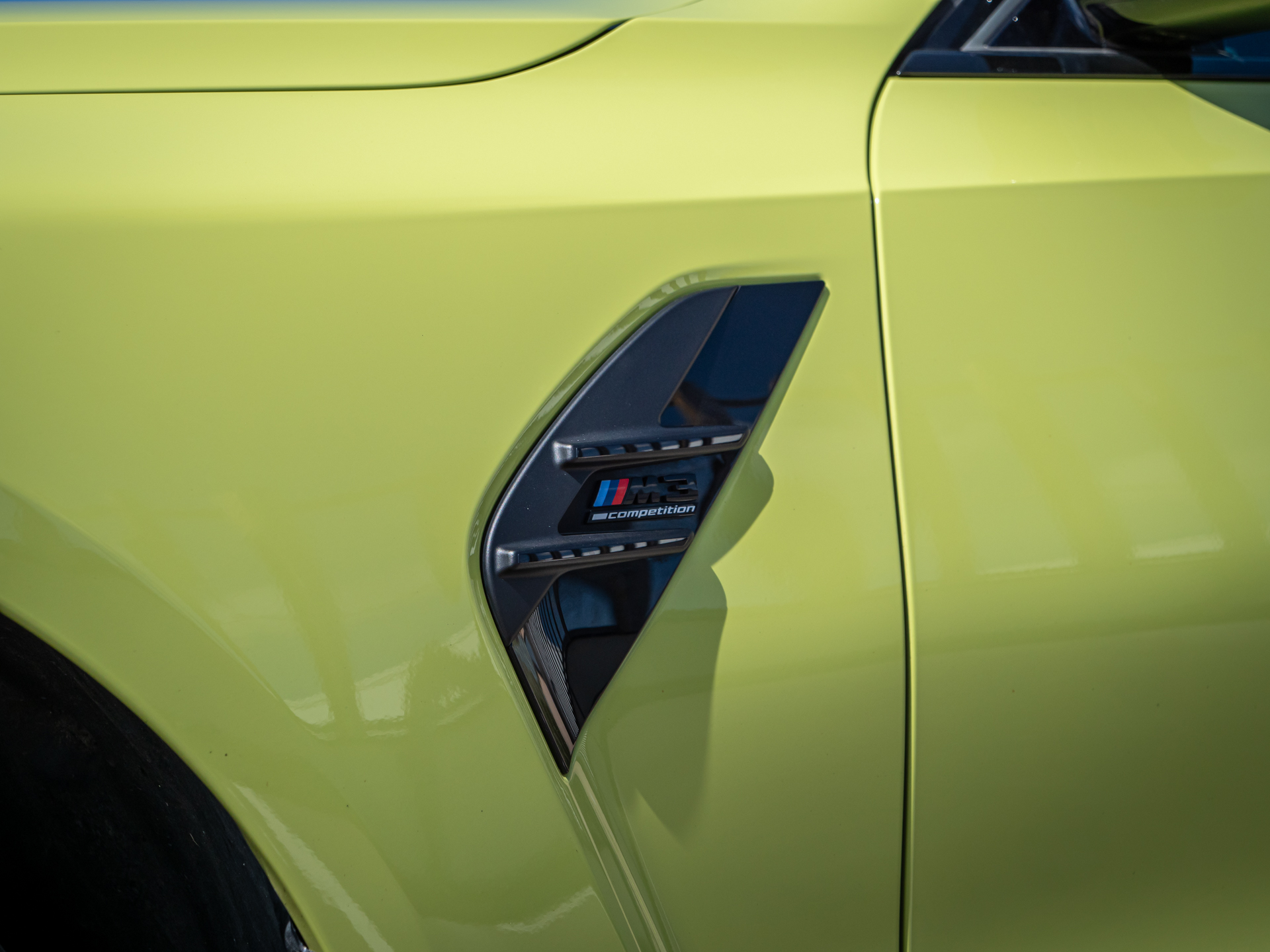 Écope d'air latérale avec logo – BMW – BMW M3 TOURING – 2022 – Sao Paulo – 510 ch – 6 cyl Bi-Turbo – 9 500 km – Transmission : Sequentielle – Origine Allemagne – Privaty Cars – Intermédiaire de confiance vente voiture sport entre Bordeaux et Nantes