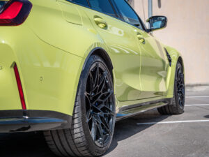 Jante alliage noir avec pneus sportifs – BMW – BMW M3 TOURING – 2022 – Sao Paulo – 510 ch – 6 cyl Bi-Turbo – 9 500 km – Transmission : Sequentielle – Origine Allemagne – Privaty Cars – Spécialiste indépendant Porsche, Ferrari et McLaren entre Bordeaux et Nantes