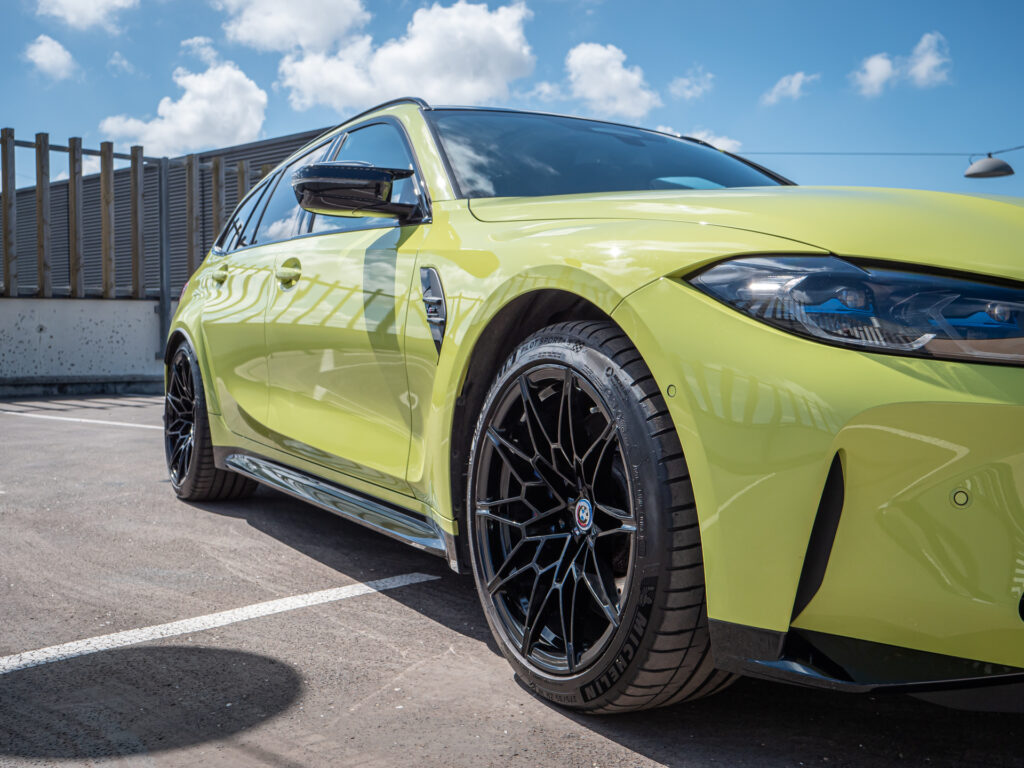 Jante alliage noir mat – BMW – BMW M3 TOURING – 2022 – Sao Paulo – 510 ch – 6 cyl Bi-Turbo – 9 500 km – Transmission : Sequentielle – Origine Allemagne – Privaty Cars – Estimation et rachat de véhicules haut de gamme dans l’Ouest de la France