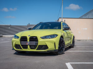 Vue avant avec calandre distinctive – BMW – BMW M3 TOURING – 2022 – Sao Paulo – 510 ch – 6 cyl Bi-Turbo – 9 500 km – Transmission : Sequentielle – Origine Allemagne – Privaty Cars – Commerce de voitures de sport luxe et premium à La Rochelle