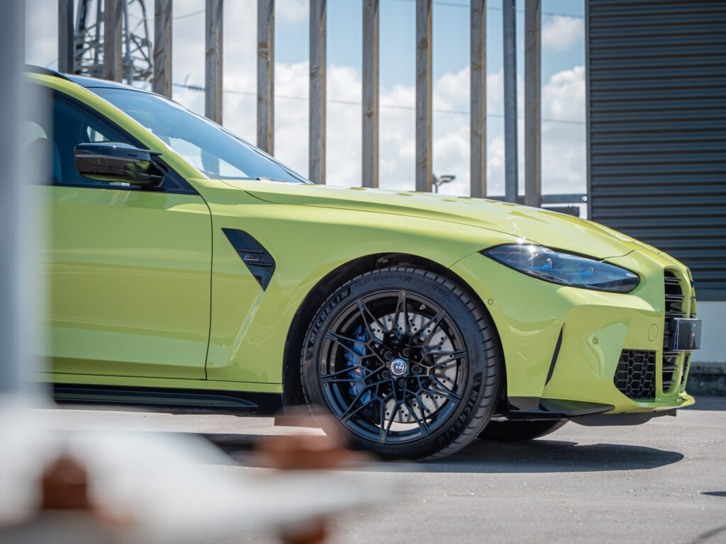 Jante alliage noir avec pneus sportifs – BMW – BMW M3 TOURING – 2022 – Sao Paulo – 510 ch – 6 cyl Bi-Turbo – 9 500 km – Transmission : Sequentielle – Origine Allemagne – Privaty Cars – Rachat immédiat de véhicules de prestige en Nouvelle-Aquitaine