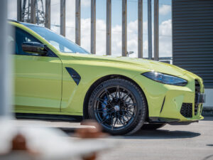 Jante alliage noir avec pneus sportifs – BMW – BMW M3 TOURING – 2022 – Sao Paulo – 510 ch – 6 cyl Bi-Turbo – 9 500 km – Transmission : Sequentielle – Origine Allemagne – Privaty Cars – Rachat immédiat de véhicules de prestige en Nouvelle-Aquitaine