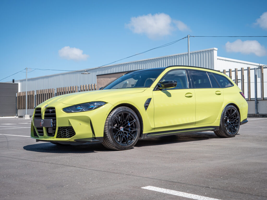 Vue avant avec calandre distinctive – BMW – BMW M3 TOURING – 2022 – Sao Paulo – 510 ch – 6 cyl Bi-Turbo – 9 500 km – Transmission : Sequentielle – Origine Allemagne – Privaty Cars – Expert des modèles BMW près de Niort
