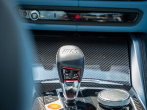 Levier de vitesses avec finition en cuir – BMW – BMW M3 TOURING – 2022 – Sao Paulo – 510 ch – 6 cyl Bi-Turbo – 9 500 km – Transmission : Sequentielle – Origine Allemagne – Privaty Cars – Expert des voitures de prestige d’occasion entre Bordeaux et Nantes