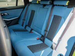 Sièges arrière en cuir bleu – BMW – BMW M3 TOURING – 2022 – Sao Paulo – 510 ch – 6 cyl Bi-Turbo – 9 500 km – Transmission : Sequentielle – Origine Allemagne – Privaty Cars – Achat et vente de supercars d’occasion dans l’Ouest de la France