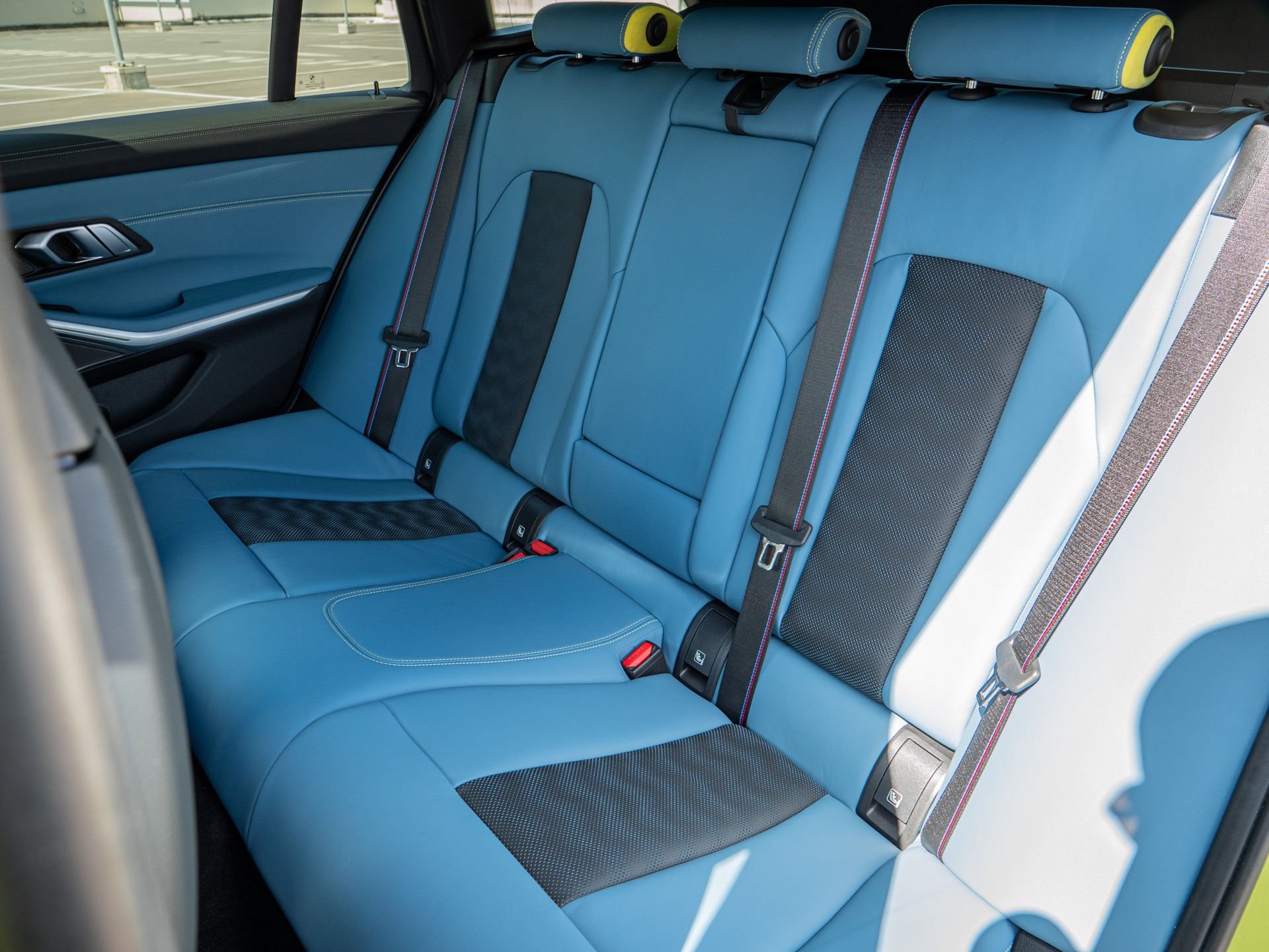 Sièges arrière en cuir bleu – BMW – BMW M3 TOURING – 2022 – Sao Paulo – 510 ch – 6 cyl Bi-Turbo – 9 500 km – Transmission : Sequentielle – Origine Allemagne – Privaty Cars – Achat et vente de supercars d’occasion dans l’Ouest de la France