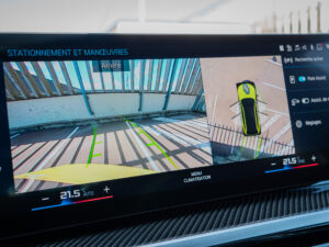 Écran de caméra de recul – BMW – BMW M3 TOURING – 2022 – Sao Paulo – 510 ch – 6 cyl Bi-Turbo – 9 500 km – Transmission : Sequentielle – Origine Allemagne – Privaty Cars – Achat et vente de voitures de sport d’occasion en Charente-Maritime