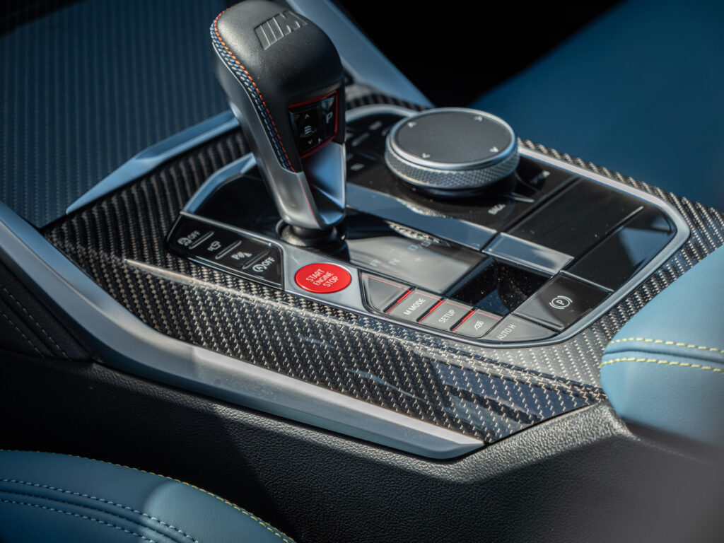 Console centrale avec commandes tactiles – BMW – BMW M3 TOURING – 2022 – Sao Paulo – 510 ch – 6 cyl Bi-Turbo – 9 500 km – Transmission : Sequentielle – Origine Allemagne – Privaty Cars – Vente de voitures de prestige d’occasion dans l’Ouest de la France