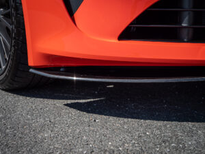 Spoiler avant en carbone – ALPINE – ALPINE A110S – 2023 – Atelier Orange Sanguine – 300 ch – 4 cylindres Turbo – 6 490 km – Transmission : Sequentielle – Origine France – Privaty Cars – Spécialiste ALPINE d’occasion entre Bordeaux et Nantes