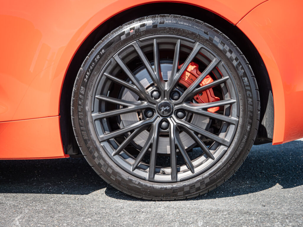 Jantes en alliage noir mat – ALPINE – ALPINE A110S – 2023 – Atelier Orange Sanguine – 300 ch – 4 cylindres Turbo – 6 490 km – Transmission : Sequentielle – Origine France – Privaty Cars – Rachat cash de voitures ALPINE près de Poitiers