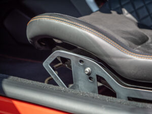 Sièges baquets en cuir et alcantara – ALPINE – ALPINE A110S – 2023 – Atelier Orange Sanguine – 300 ch – 4 cylindres Turbo – 6 490 km – Transmission : Sequentielle – Origine France – Privaty Cars – Vente de véhicules d’investissement et de collection près de Niort