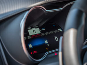 Tableau de bord – ALPINE – ALPINE A110S – 2023 – Atelier Orange Sanguine – 300 ch – 4 cylindres Turbo – 6 490 km – Transmission : Sequentielle – Origine France – Privaty Cars – Achat et vente de véhicules ALPINE d’occasion proche de Bordeaux