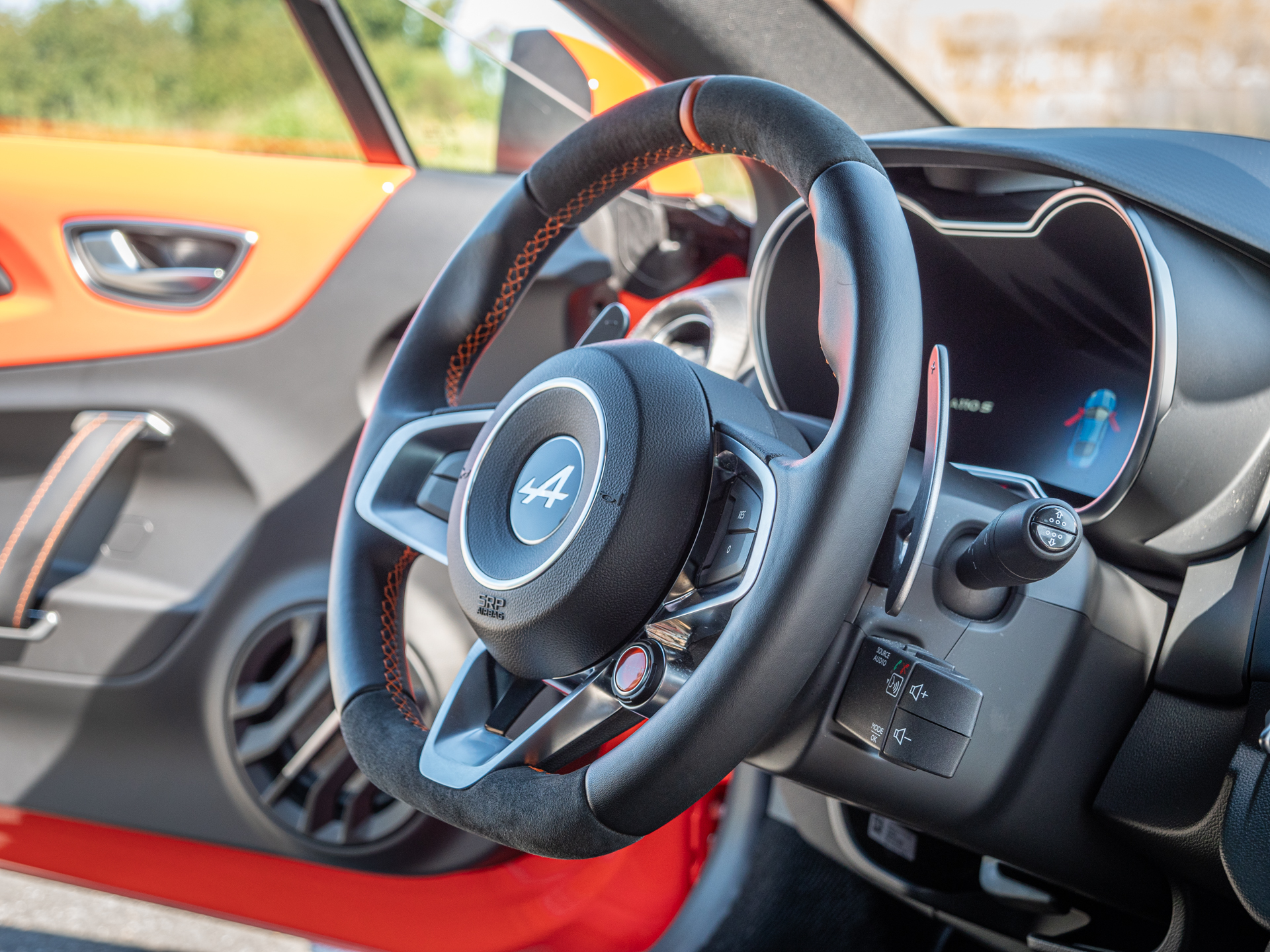 Volant – ALPINE – ALPINE A110S – 2023 – Atelier Orange Sanguine – 300 ch – 4 cylindres Turbo – 6 490 km – Transmission : Sequentielle – Origine France – Privaty Cars – Rachat immédiat de véhicules de prestige proche de Nantes