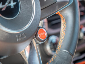 Bouton de mode de conduite – ALPINE – ALPINE A110S – 2023 – Atelier Orange Sanguine – 300 ch – 4 cylindres Turbo – 6 490 km – Transmission : Sequentielle – Origine France – Privaty Cars – Spécialiste des sportives d’occasion à La Rochelle
