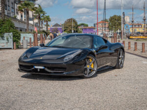 À vendre – FERRARI – 458 Italia – 2012 – Nero – 34 900 km – 570 ch – V8 Atmosphérique – Transmission : Sequentielle – Photo principale – Origine Allemagne – Privaty Cars – Négoce de véhicules GT et sportives d’exception près de Niort