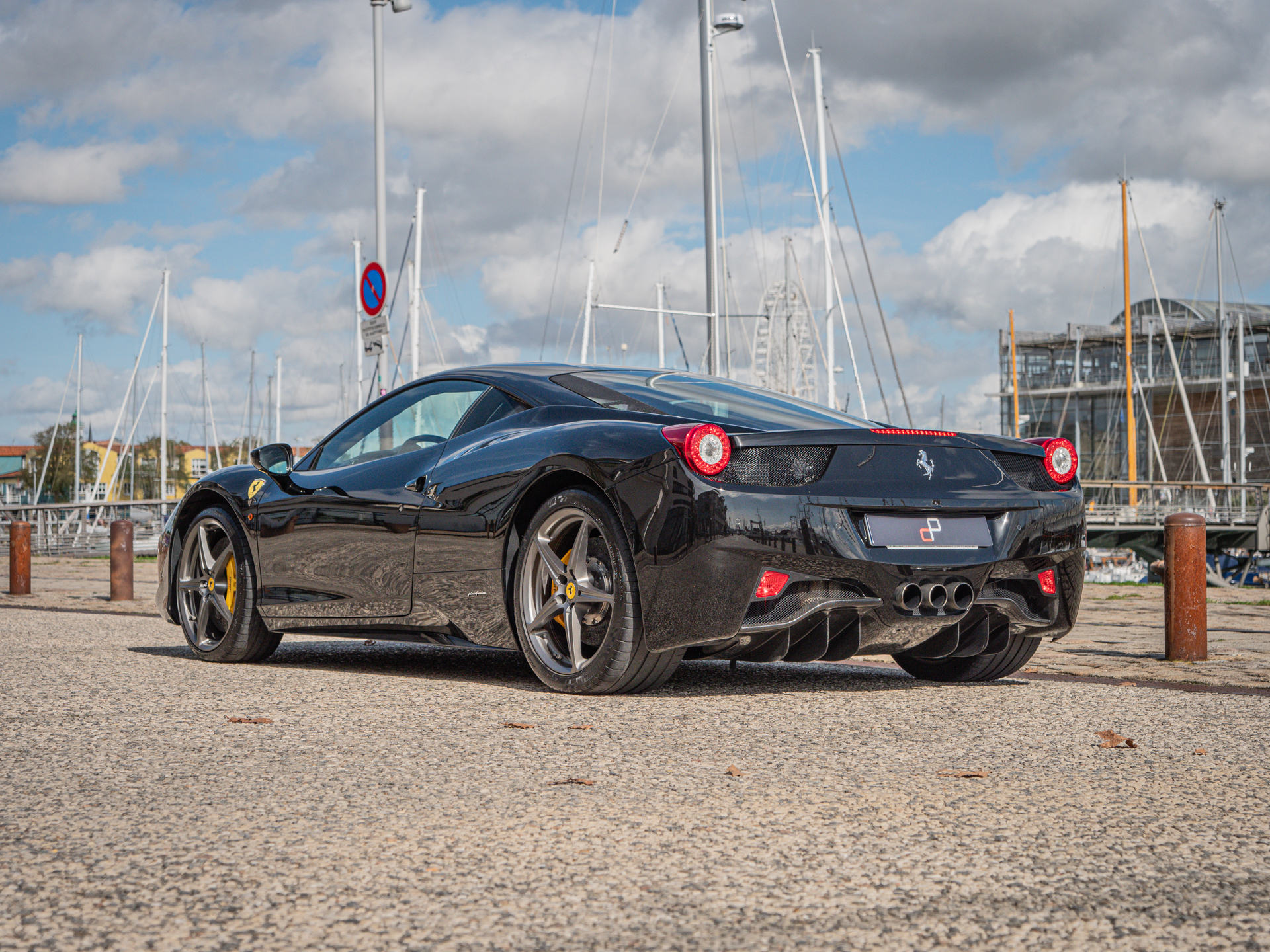À vendre – FERRARI – 458 Italia – 2012 – Nero – 34 900 km – 570 ch – V8 Atmosphérique – Transmission : Sequentielle – Vue principale – Origine Allemagne – Privaty Cars – Vente de voitures de sport d’occasion entre Bordeaux et Nantes
