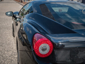 Feu arrière rond avec lentille transparente – FERRARI – 458 Italia – 2012 – Nero – 570 ch – V8 Atmosphérique – 34 900 km – Transmission : Sequentielle – Origine Allemagne – Privaty Cars – Spécialiste FERRARI d’occasion proche de Bordeaux