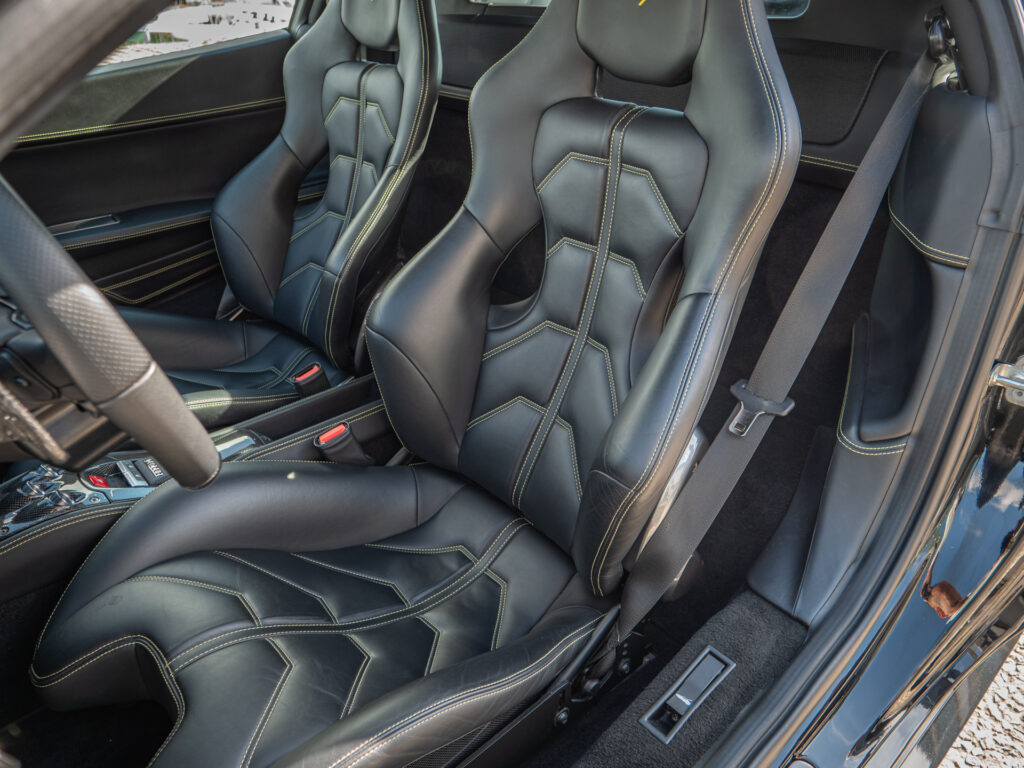 Sièges baquets en cuir – FERRARI – 458 Italia – 2012 – Nero – 570 ch – V8 Atmosphérique – 34 900 km – Transmission : Sequentielle – Origine Allemagne – Privaty Cars – Recherche personnalisée de modèles FERRARI proche de Bordeaux