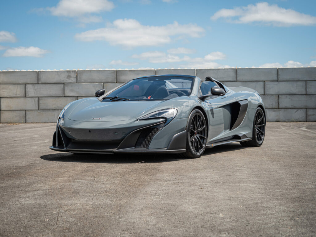 À vendre – MCLAREN – 675LT Spider – 2017 – Chicane Grey – 11 900 km – 675 ch – V8 Bi-Turbo – Transmission : Sequentielle – Photo principale – Origine Angleterre – Privaty Cars – Vente de véhicules d’investissement et de collection proche de Bordeaux