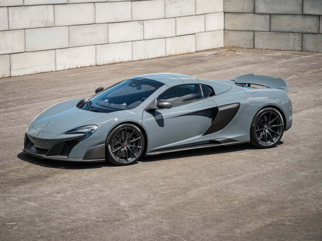 À vendre – MCLAREN – 675LT Spider – 2017 – Chicane Grey – 11 900 km – 675 ch – V8 Bi-Turbo – Transmission : Sequentielle – Vue principale – Origine Angleterre – Privaty Cars – Conciergerie automobile pour véhicules de sport proche de Nantes