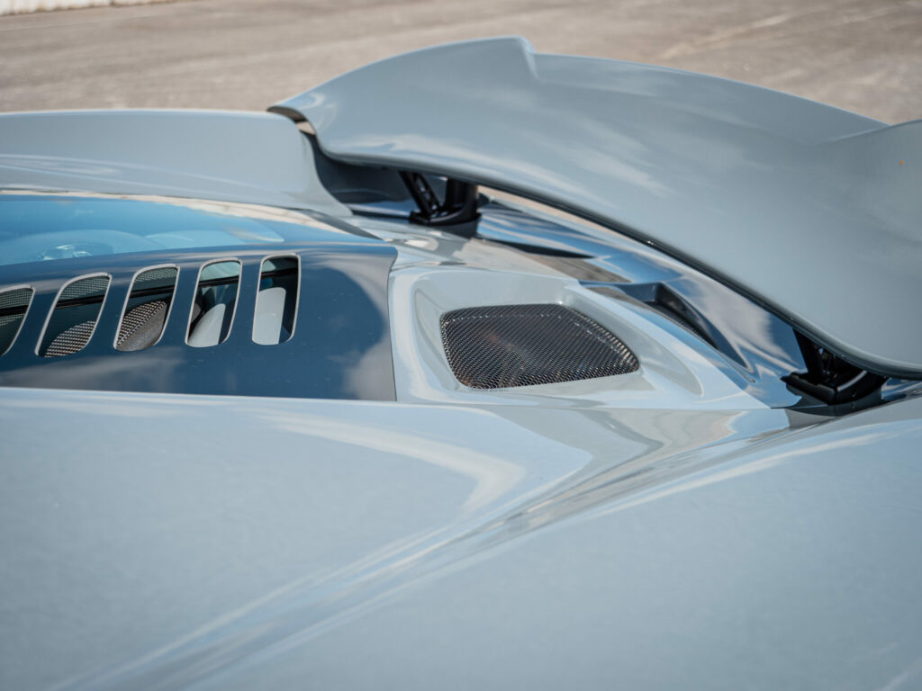 Aileron arrière avec prises d'air – MCLAREN – 675LT Spider – 2017 – Chicane Grey – 675 ch – V8 Bi-Turbo – 11 900 km – Transmission : Sequentielle – Origine Angleterre – Privaty Cars – Recherche personnalisée de modèles MCLAREN proche de Nantes